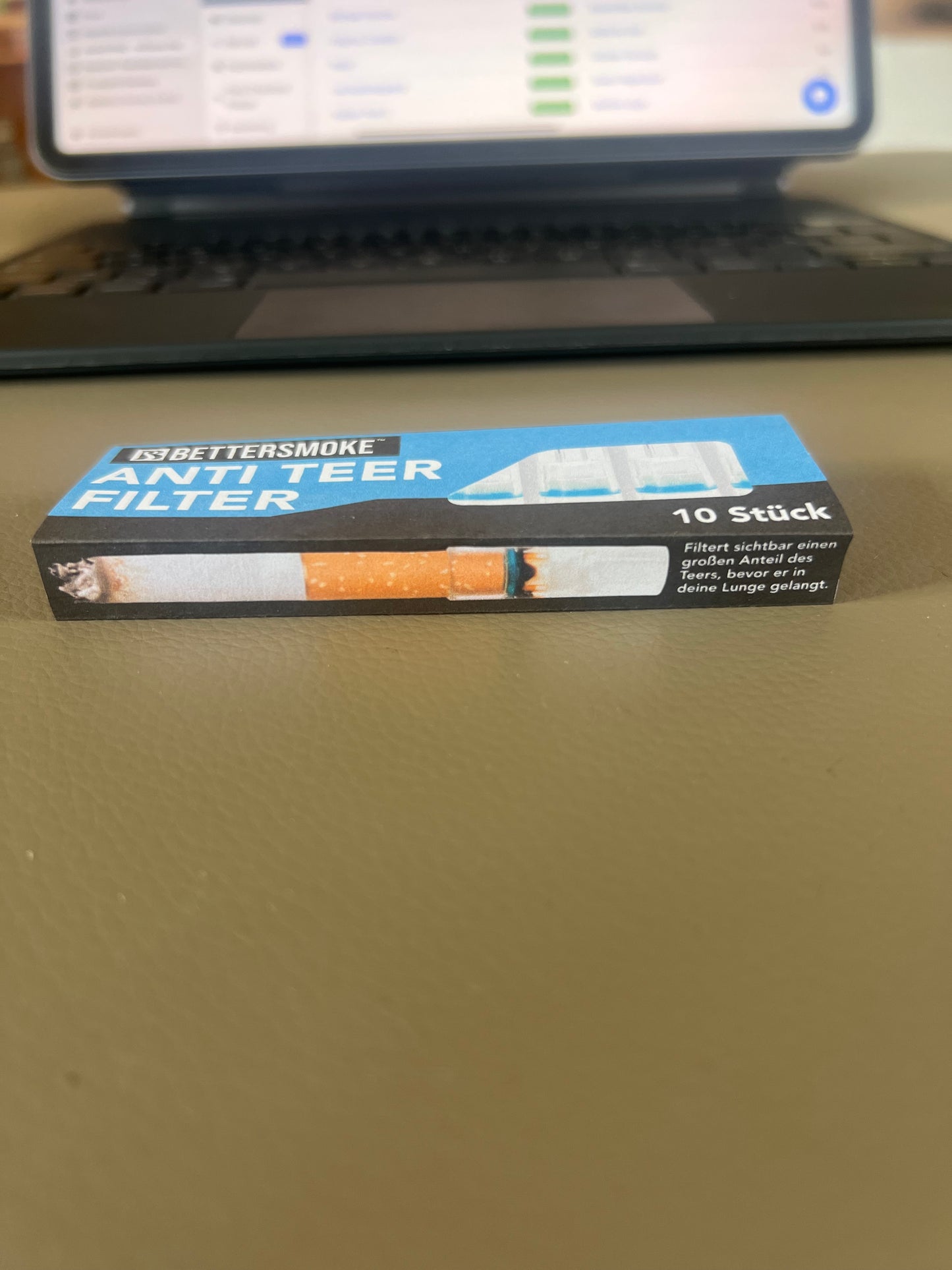 Display mit 20x „Anti Teer Filter 10er Packung“