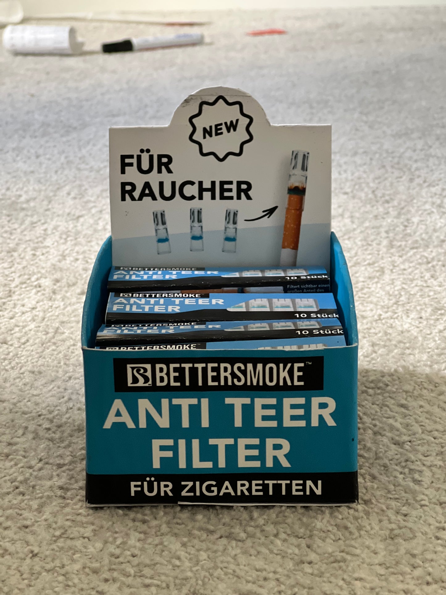 Display mit 20x „Anti Teer Filter 10er Packung“